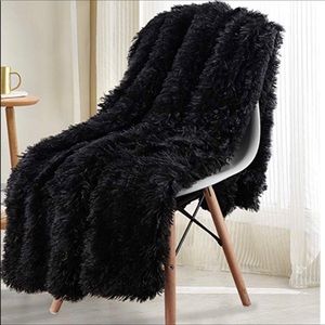 Black soft faux fur blanket New 50x60🎀